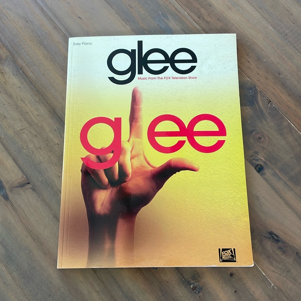 🌷5/$20🌷 “glee” Easy Piano Music Book
